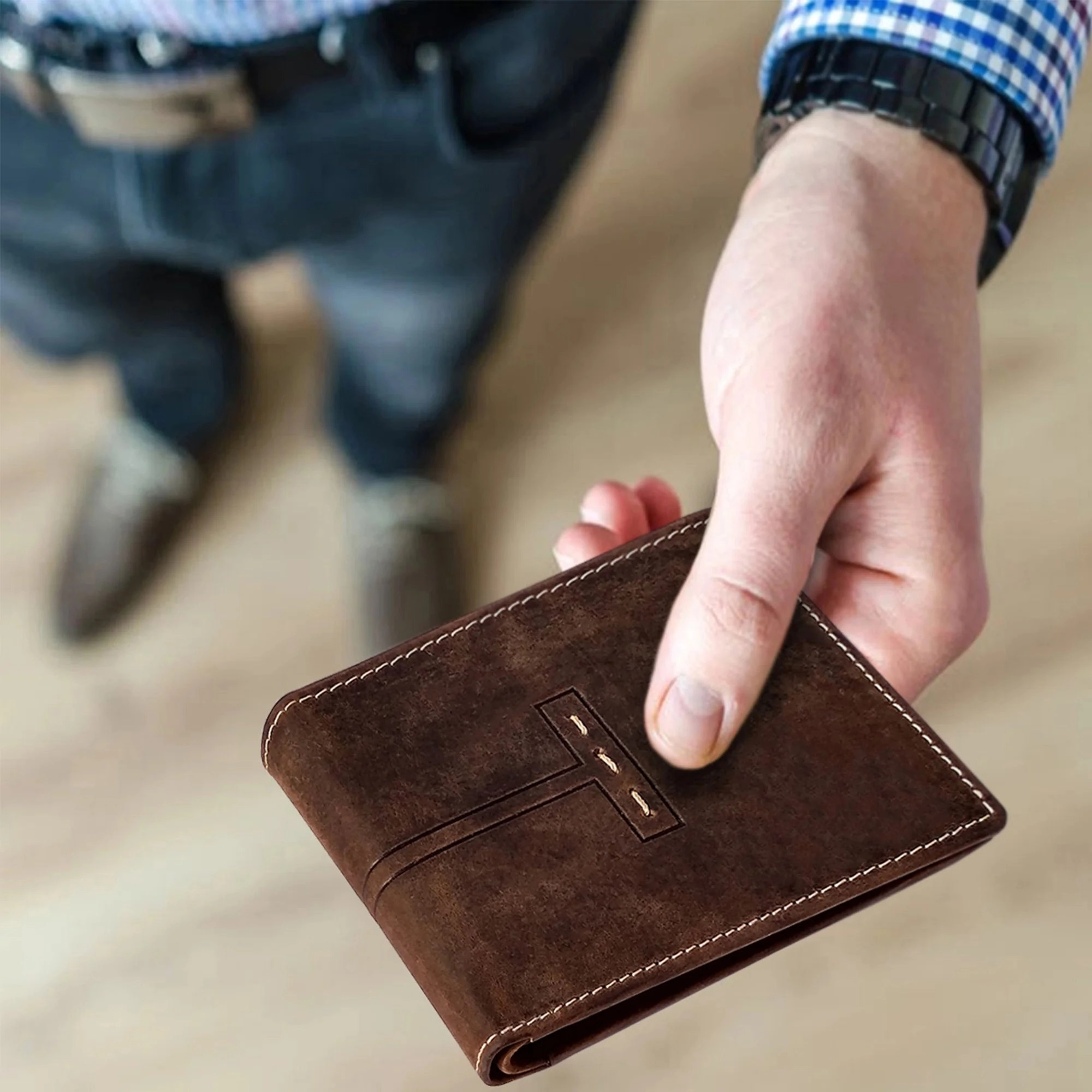 Leather Bifold Wallet for Men - RFID Protecting with Credit Card Slots and Coin Pocket (Brown)