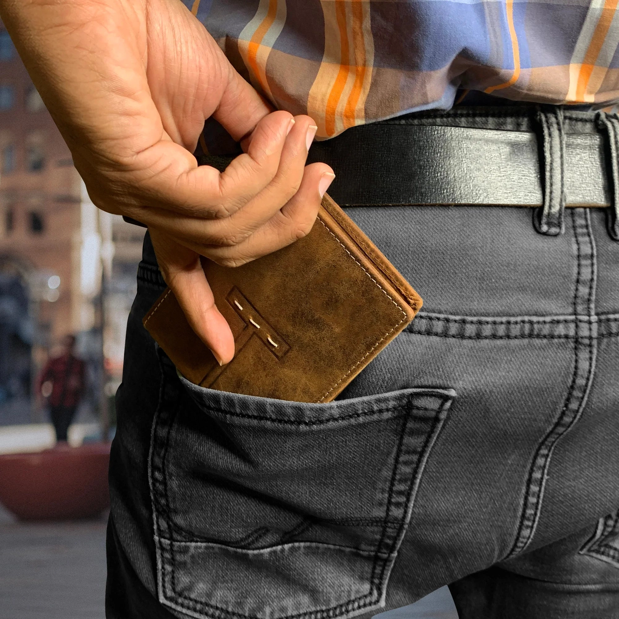 Leather Bifold Wallet for Men - RFID Protecting with Credit Card Slots and Coin Pocket (Brown)