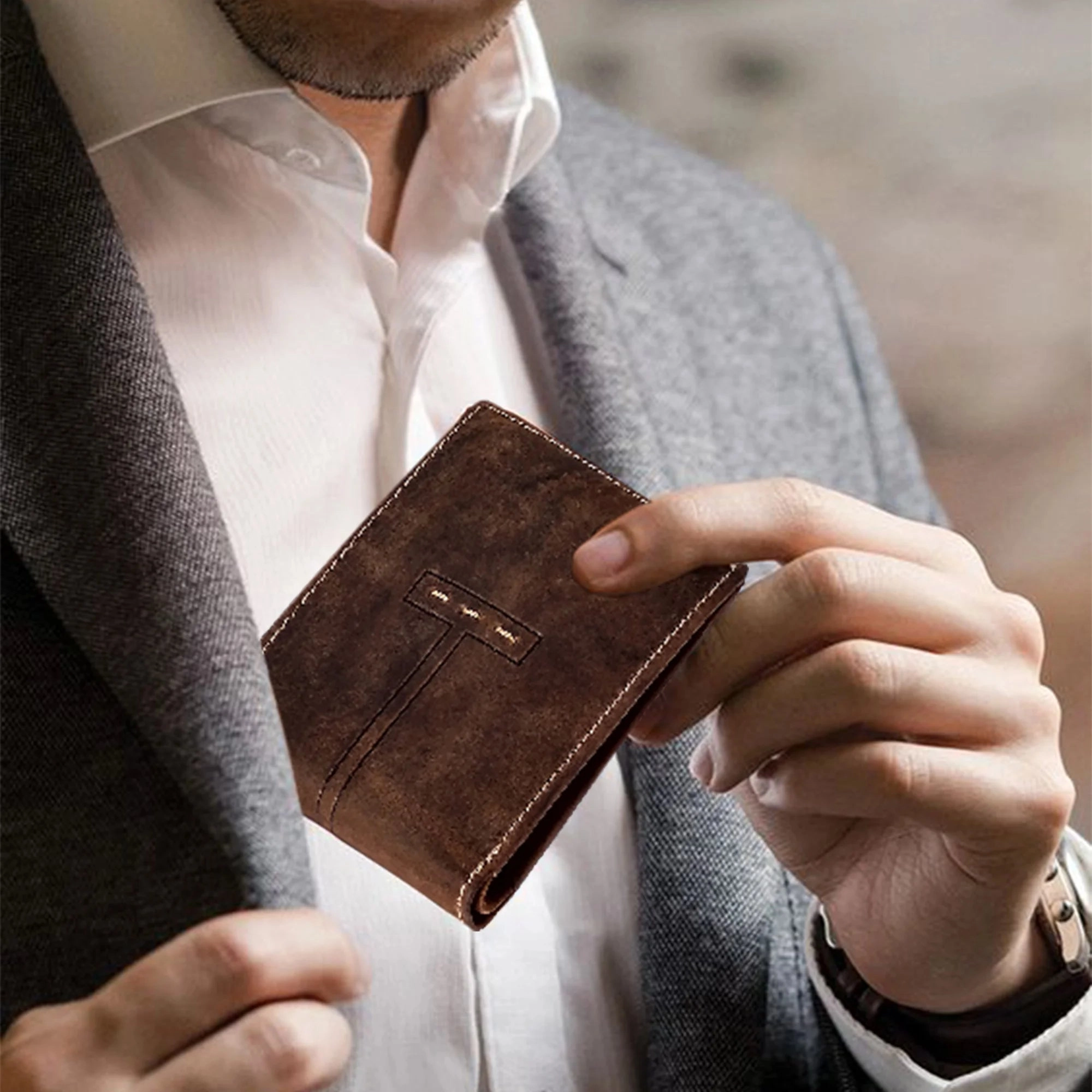 Leather Bifold Wallet for Men - RFID Protecting with Credit Card Slots and Coin Pocket (Brown)