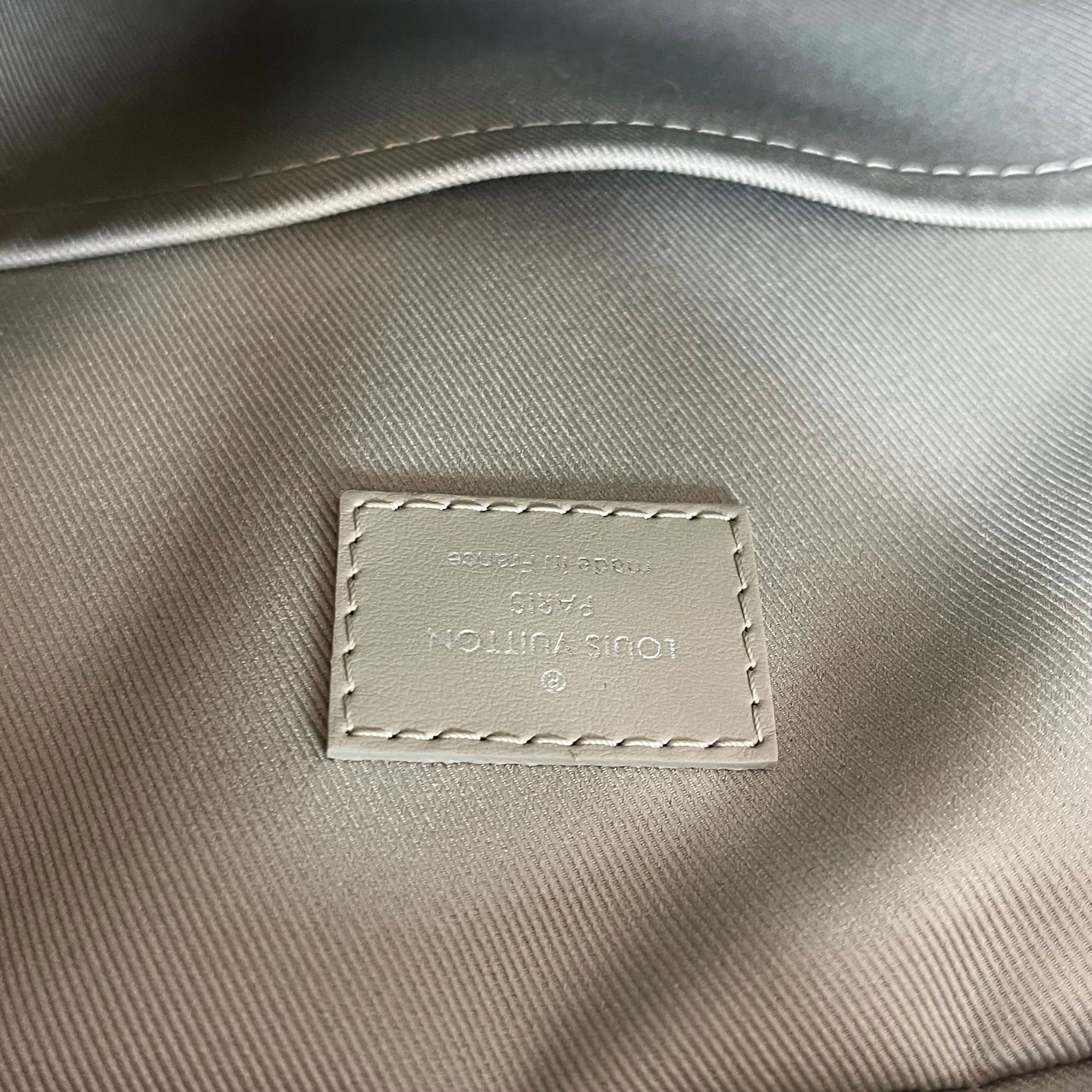 LOUIS VUITTON Avenue Slingbag Monogram Canvas Crossbody