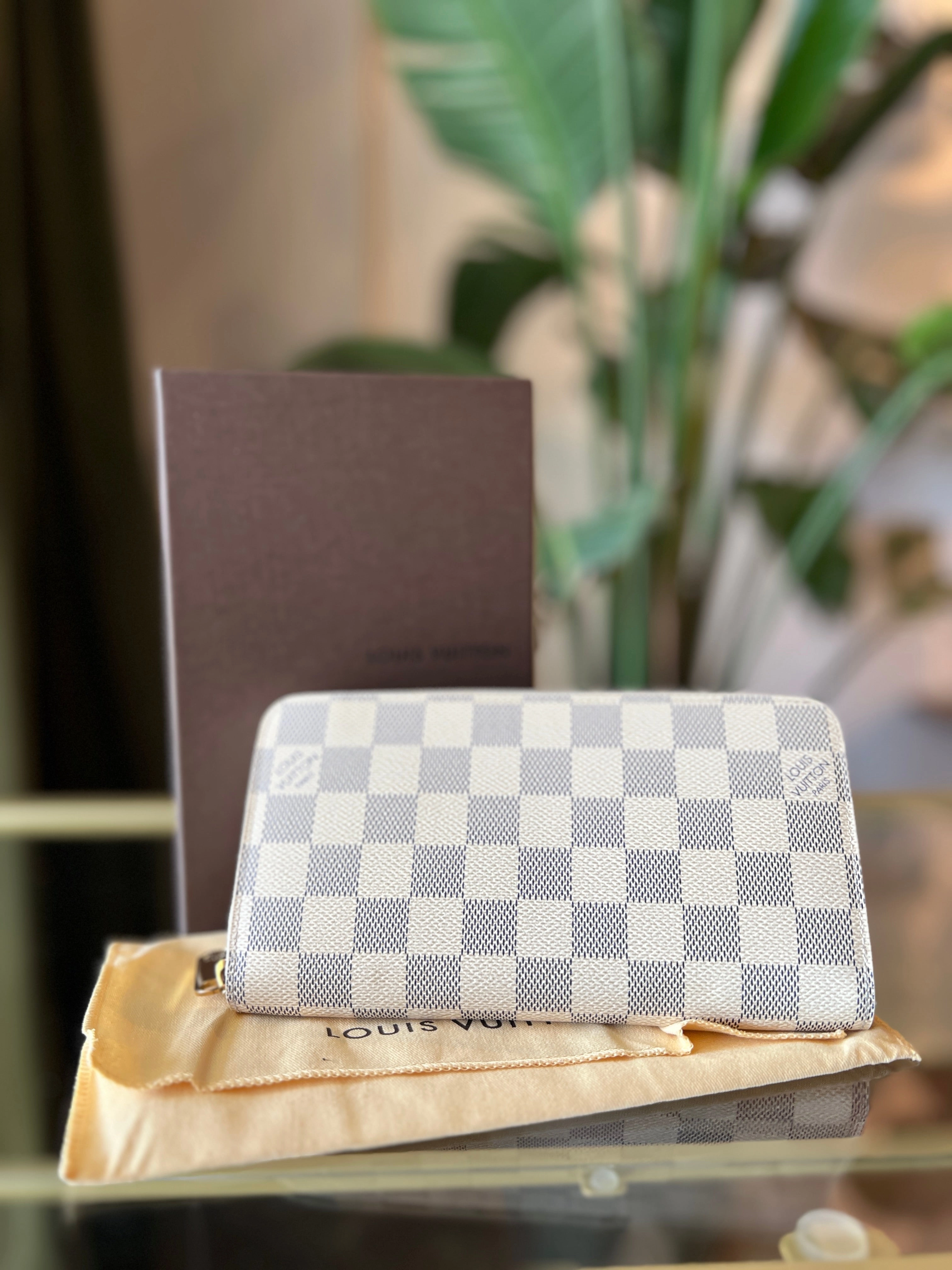 LOUIS VUITTON Damier Azur Zippy Wallet