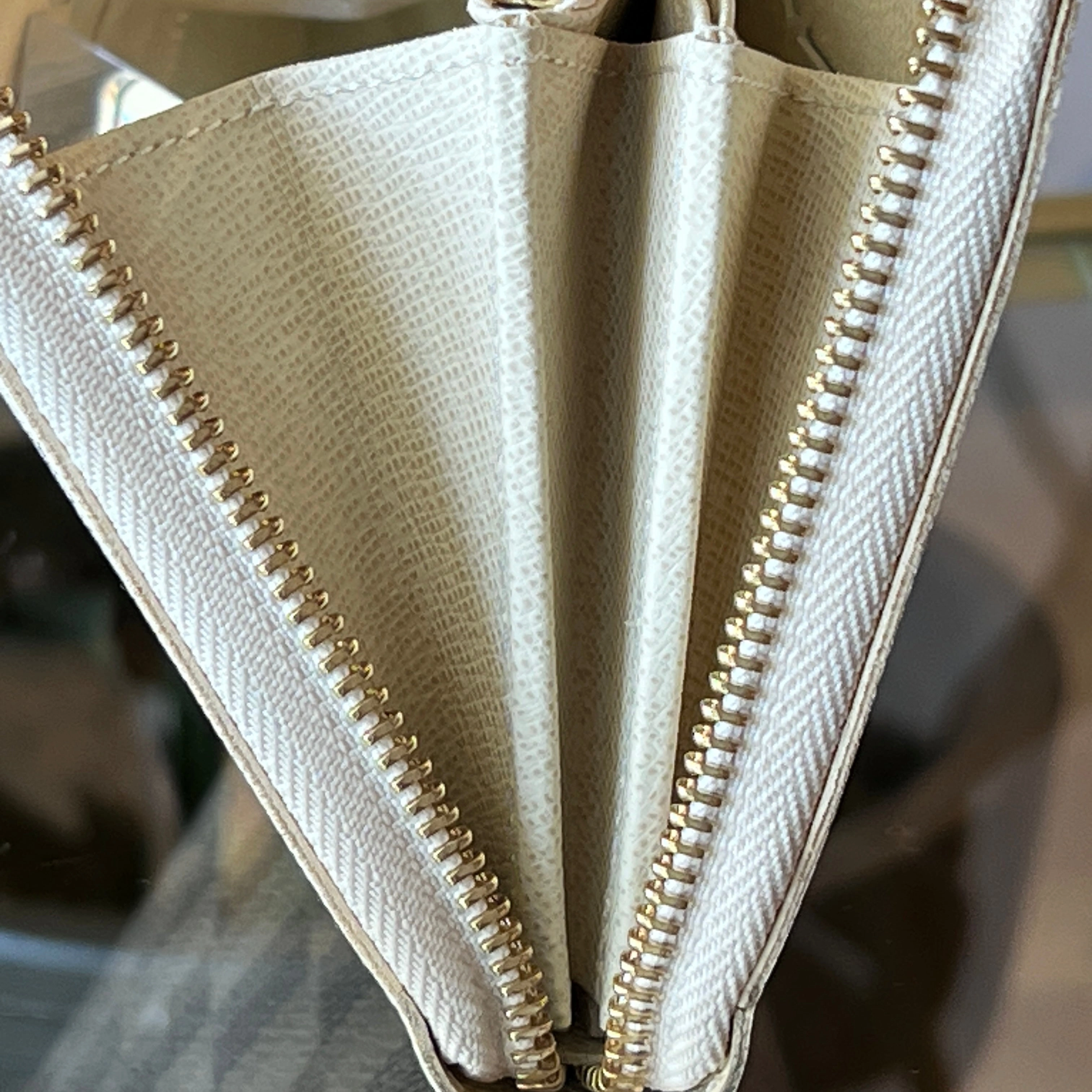 LOUIS VUITTON Damier Azur Zippy Wallet