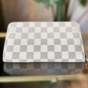 LOUIS VUITTON Damier Azur Zippy Wallet