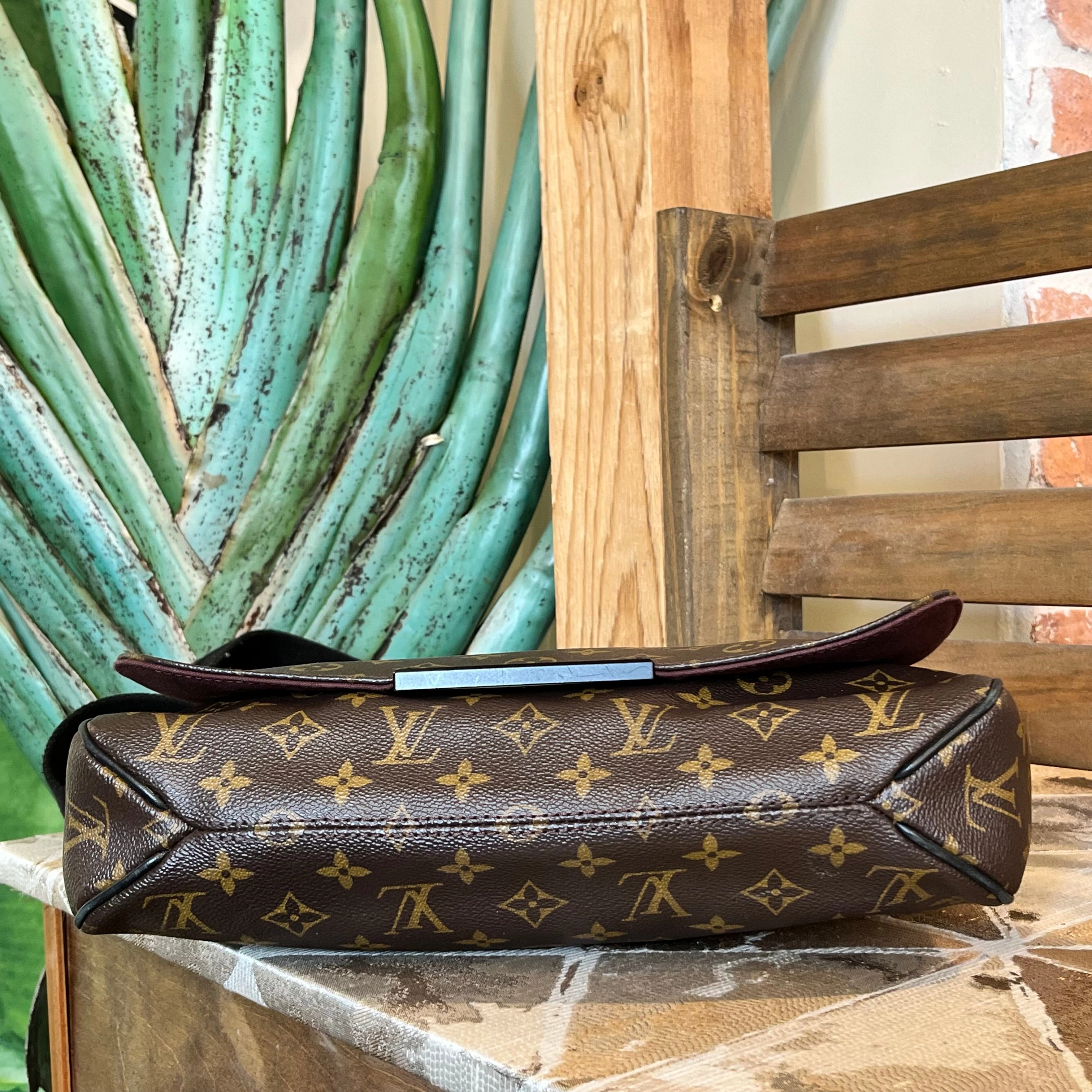 LOUIS VUITTON District MM Monogram Macassar Canvas Messenger Bag