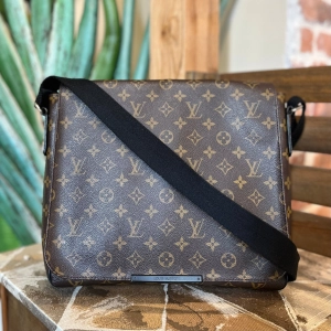 LOUIS VUITTON District MM Monogram Macassar Canvas Messenger Bag