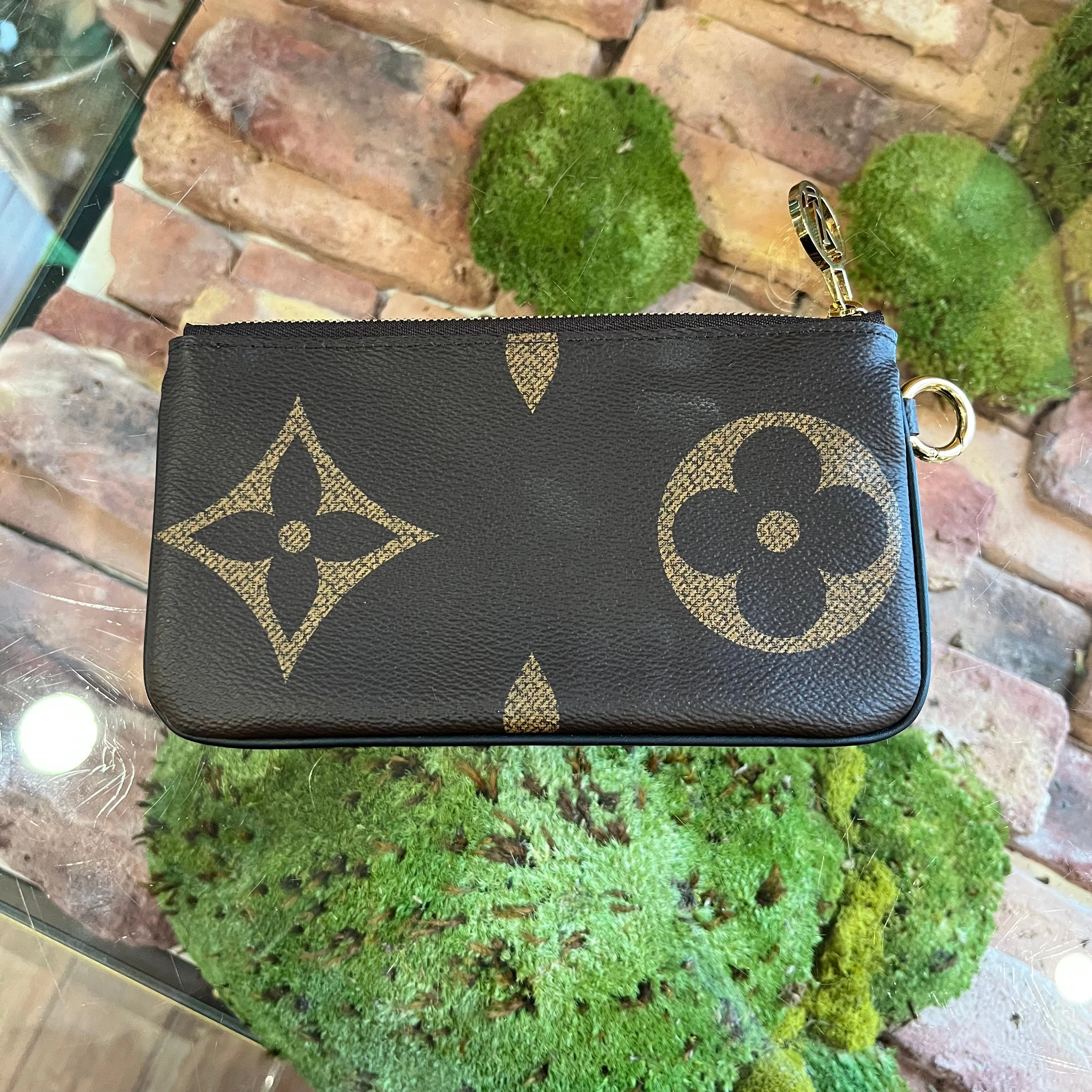 LOUIS VUITTON Giant Monogram Trio Clutch TS3963
