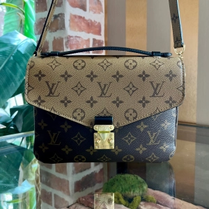 LOUIS VUITTON Metis Reverse Monogram Shoulder Bag