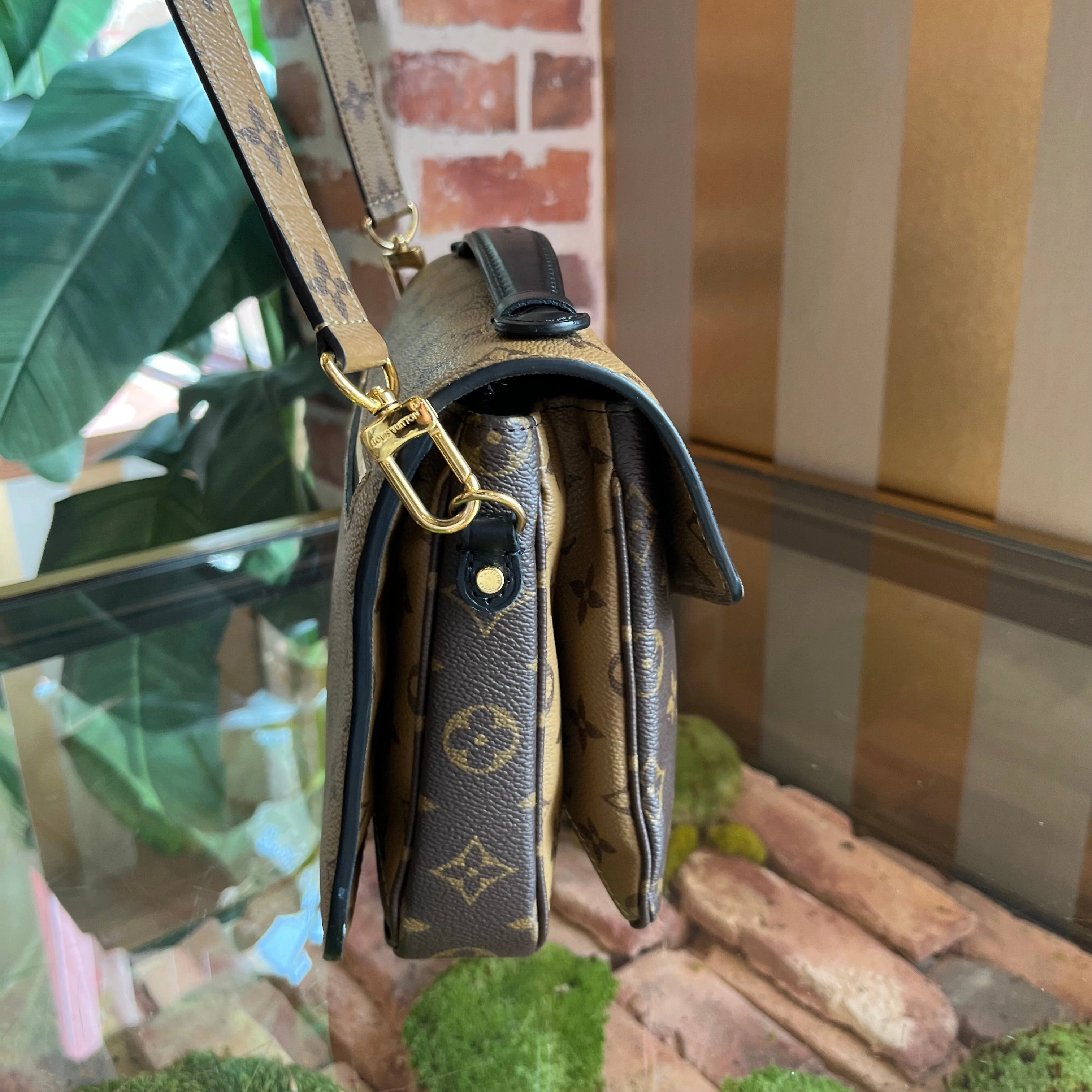 LOUIS VUITTON Metis Reverse Monogram Shoulder Bag