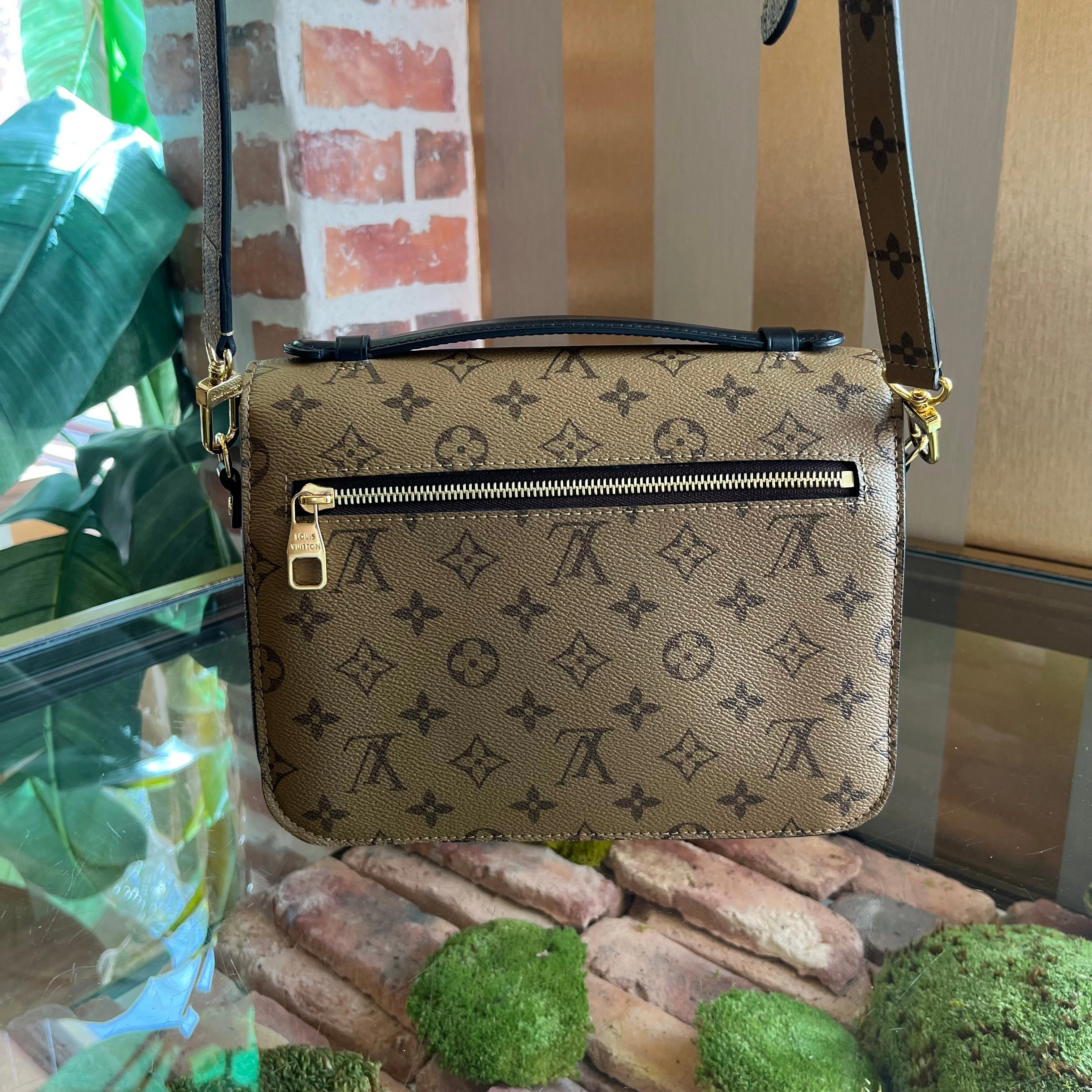 LOUIS VUITTON Metis Reverse Monogram Shoulder Bag
