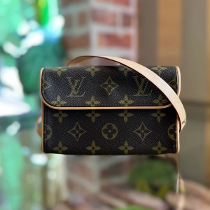 LOUIS VUITTON Pochette Florentine Monogram Canvas Belt Bag SZSM