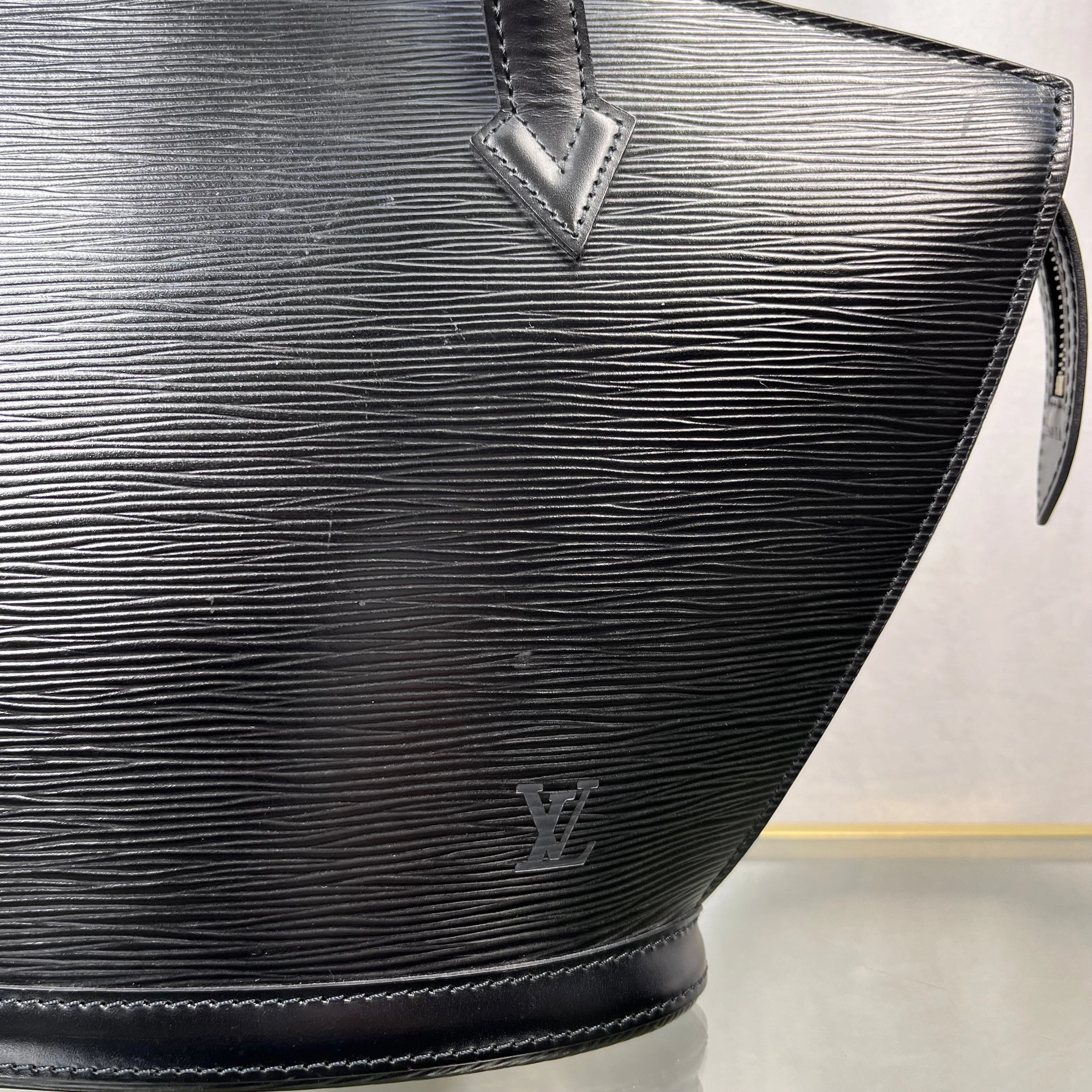 LOUIS VUITTON Saint Jacques PM Epi Black