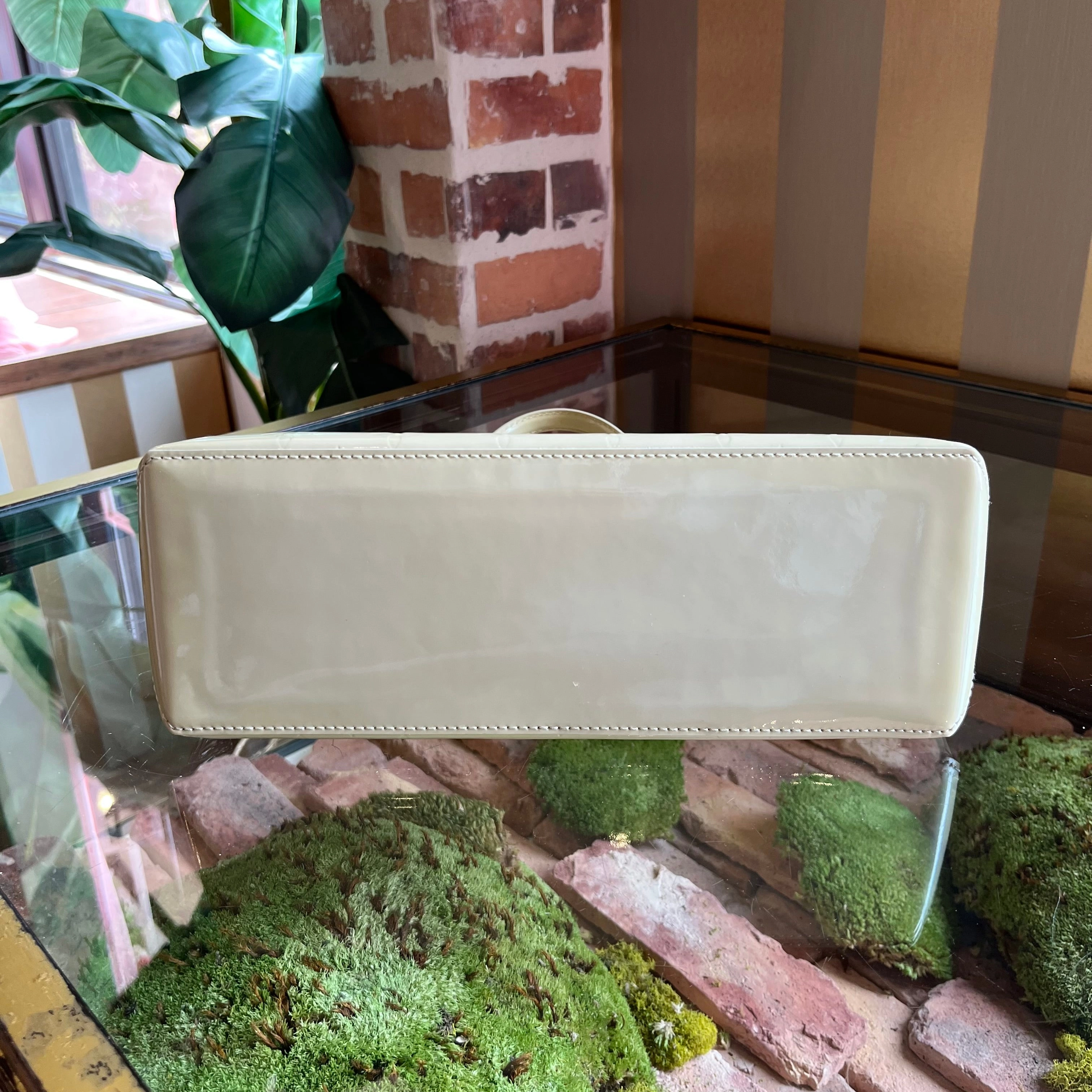 LOUIS VUITTON Wilshire Ivory Vernis PM Tote