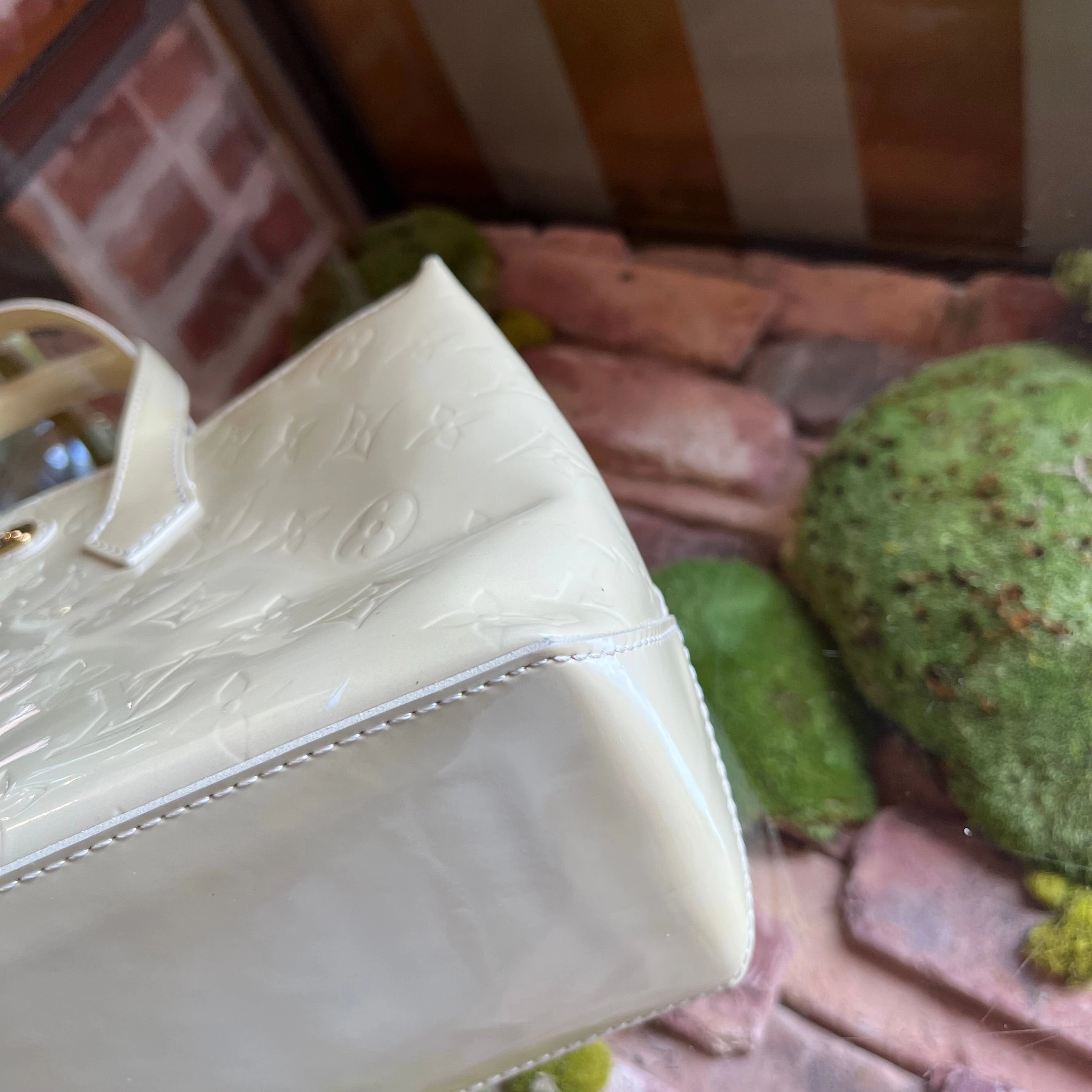 LOUIS VUITTON Wilshire Ivory Vernis PM Tote