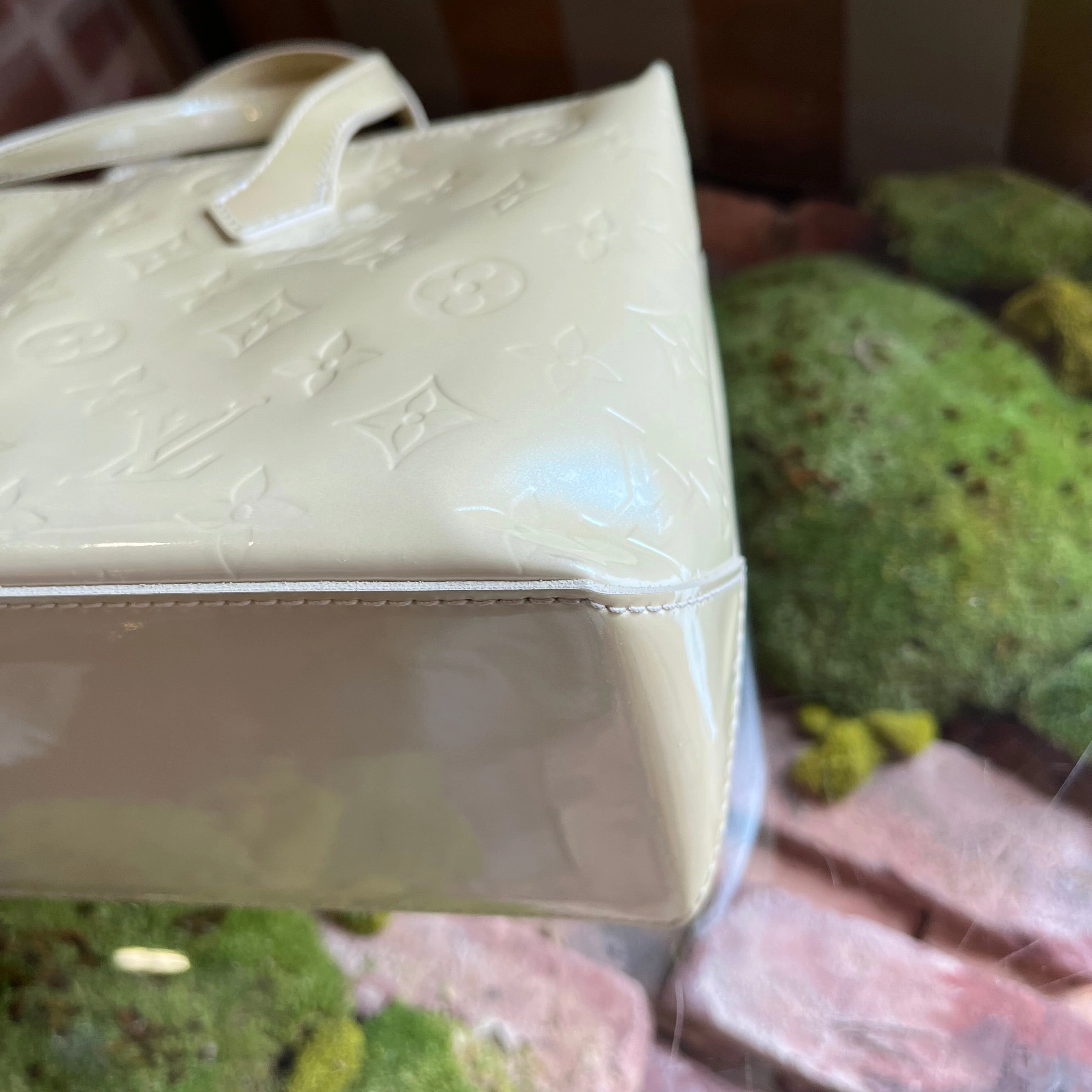 LOUIS VUITTON Wilshire Ivory Vernis PM Tote