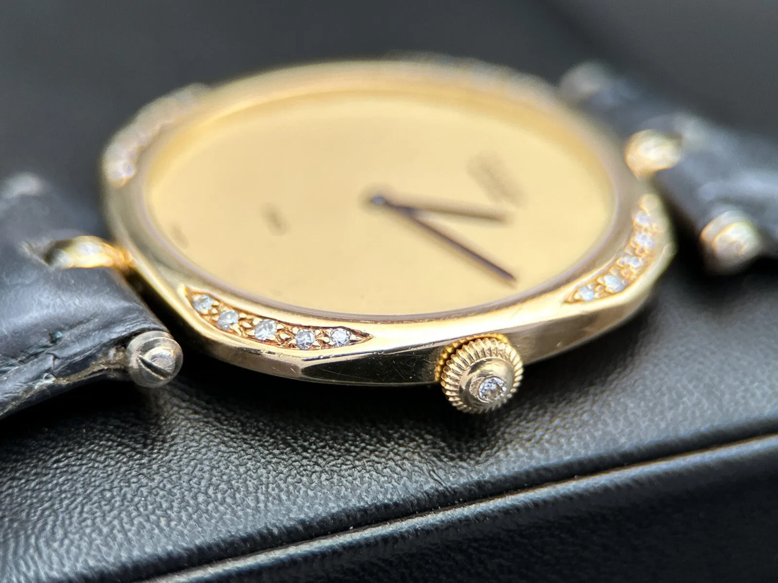 Van Cleef & Arpels Classique Yellow Gold Champagne Dial Quartz Watch